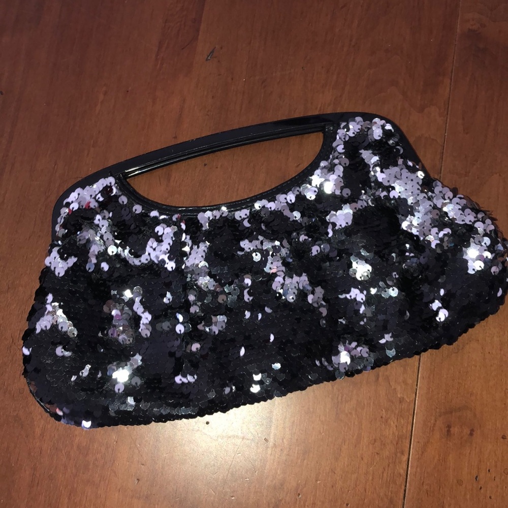 Express sequin clutch